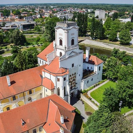 Hotel Domus Collis Gyor Exterior photo