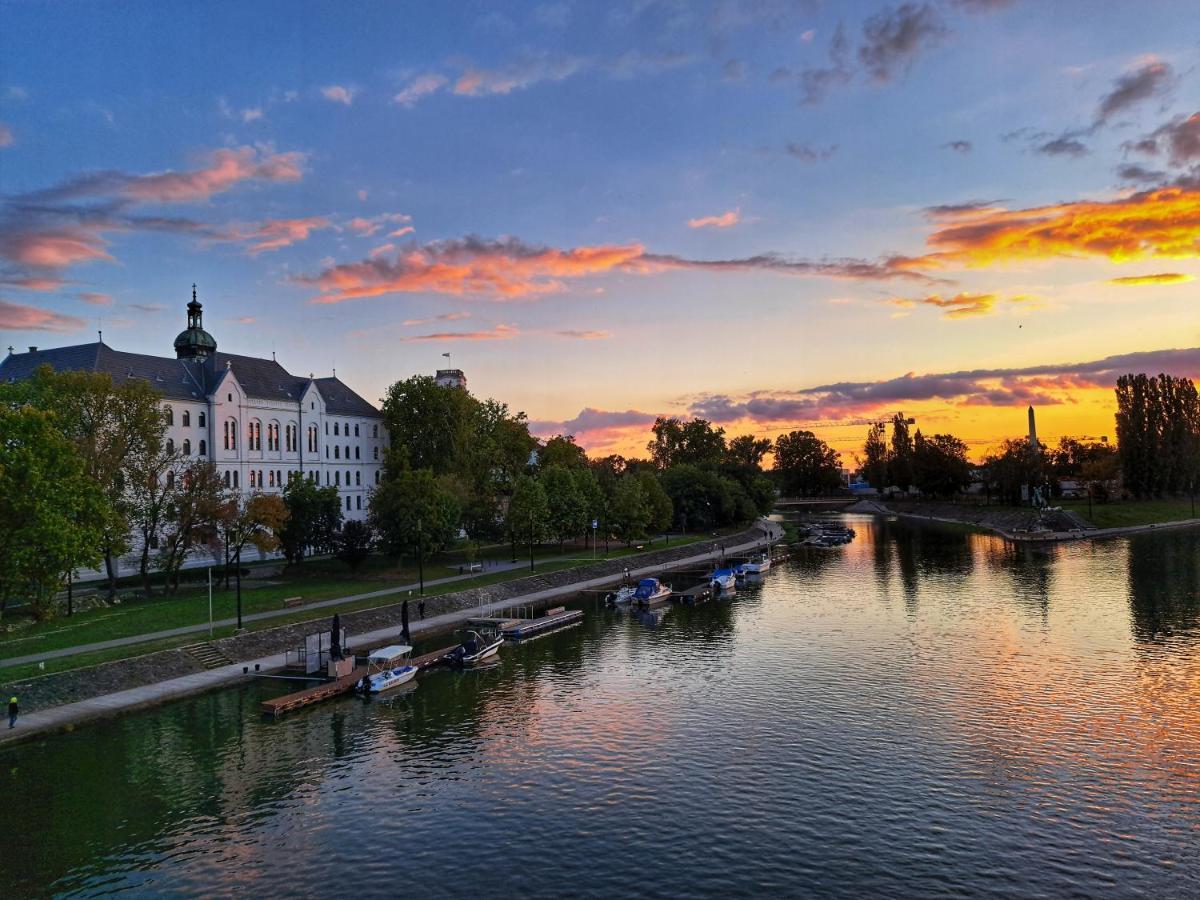 Hotel Domus Collis Gyor Exterior photo