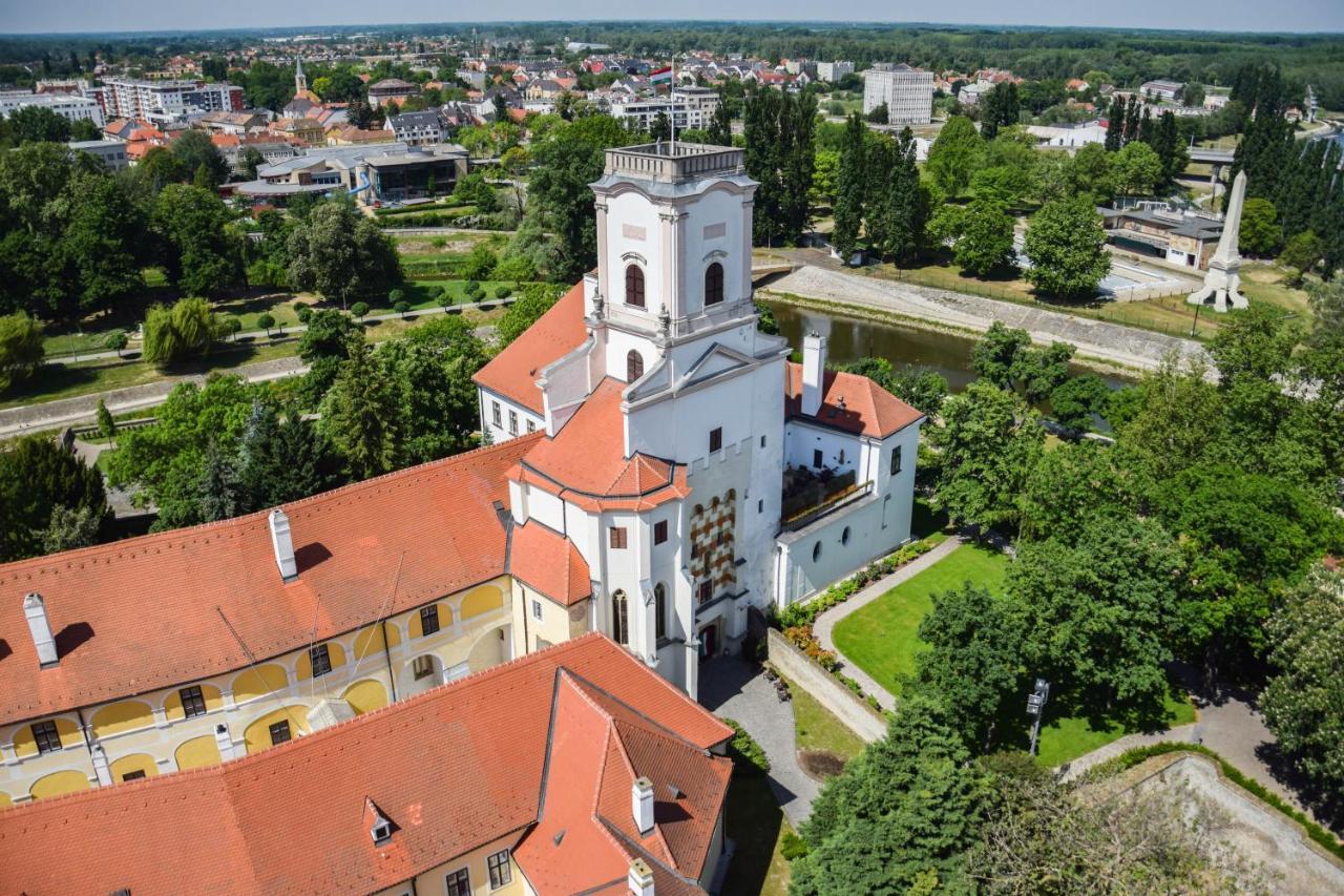 Hotel Domus Collis Gyor Exterior photo